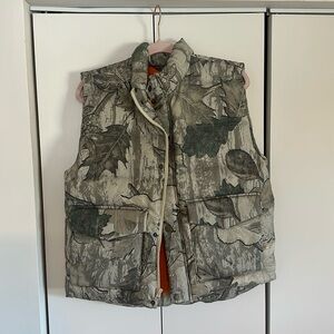 Elwood Camo Puffer Vest
